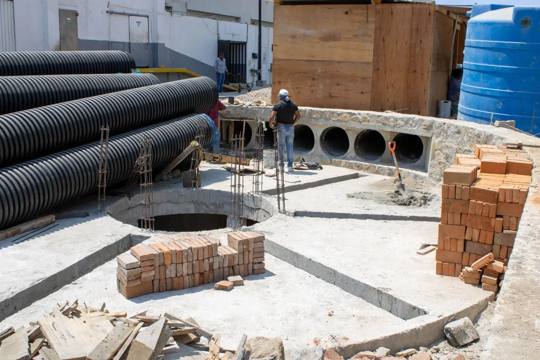 Excavación de terreno en una obra de infraestructura